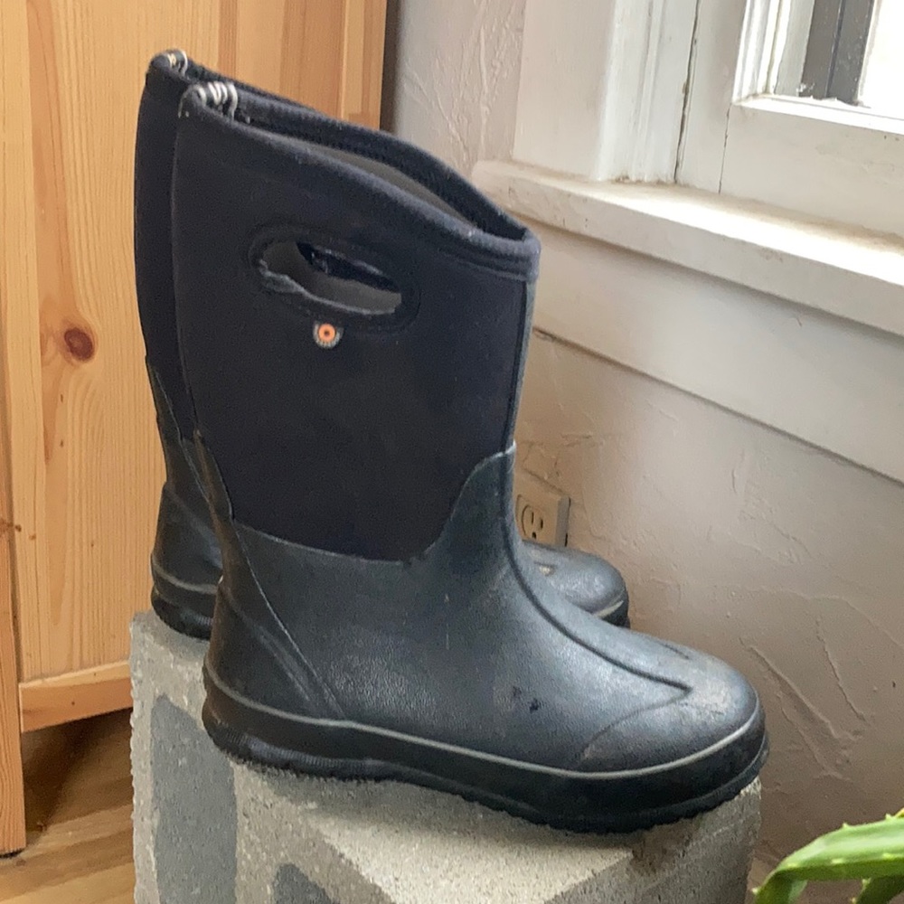 Classic Black Unisex Bogs